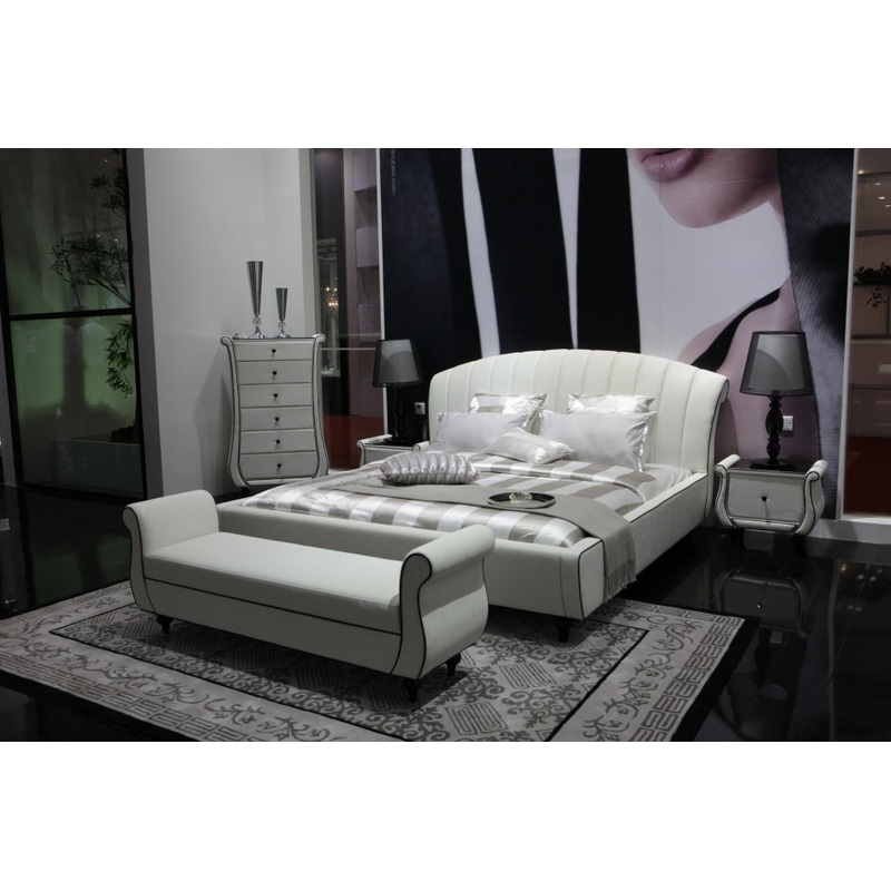 Auspicious Transitional Tufted Leather Platform Bed Model VGSLE-AUSPICIOUS