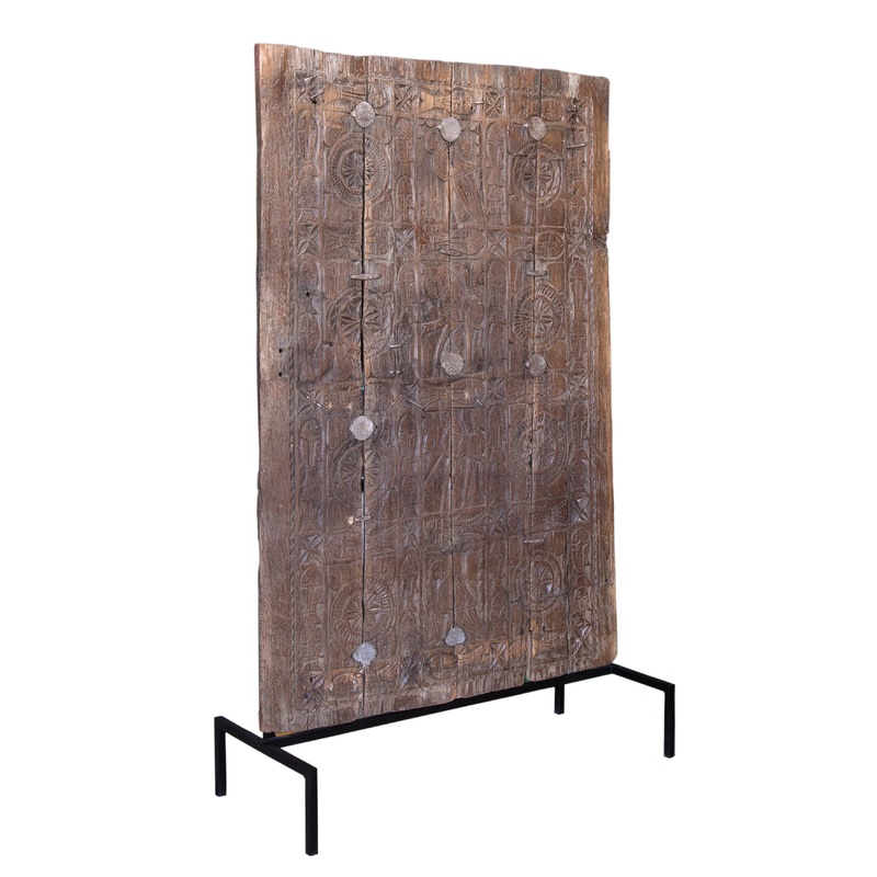 Wooden Bleached Panel With Iron Stand